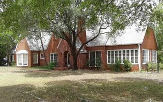 700 S Jackson Street, Mcgregor, TX 76657