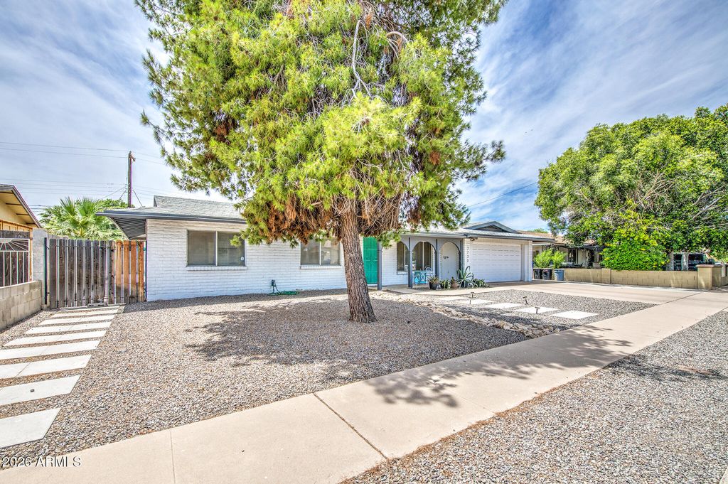 3739 W KRALL Street, Phoenix, AZ 85019 — photo 2