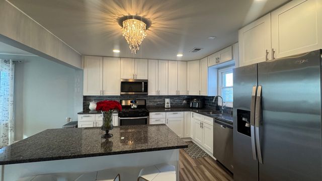 7700 W 83rd Street, Bridgeview, IL 60455