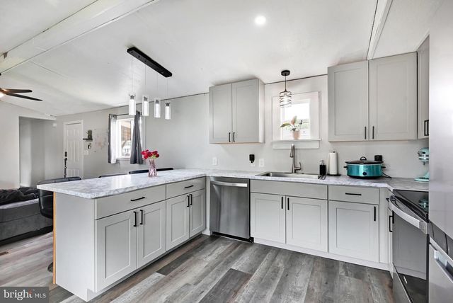 97 SHERRILL DR, New Oxford, PA 17350