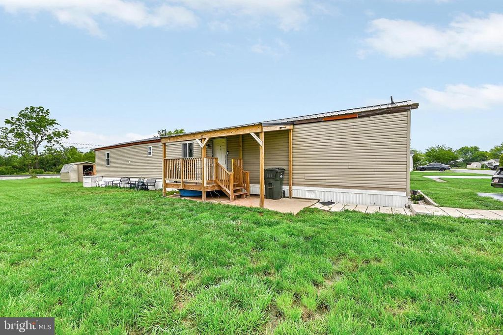 97 SHERRILL DR, New Oxford, PA 17350