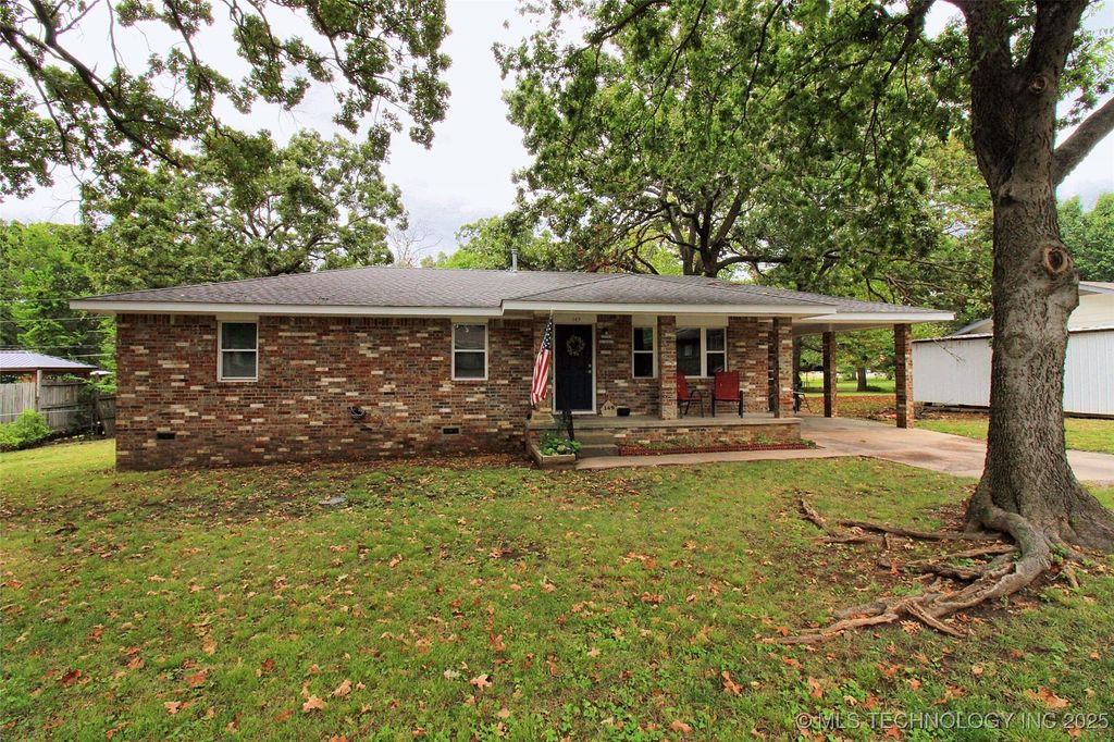 149 W Oak Hill Circle, Tahlequah, OK 74464