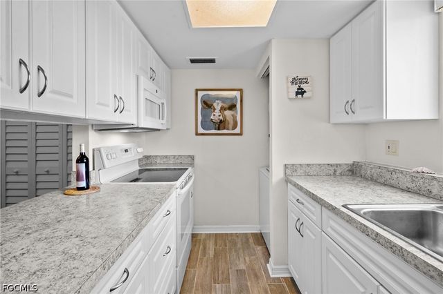 5848 Queen Elizabeth WAY 1, Fort Myers, FL 33907