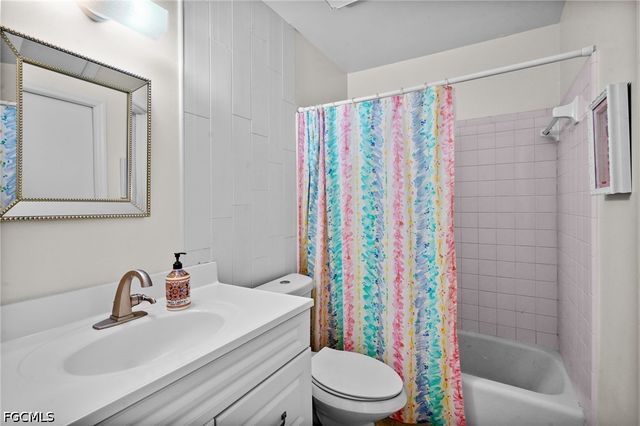 5848 Queen Elizabeth WAY 1, Fort Myers, FL 33907