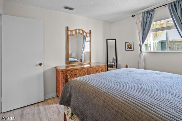 5848 Queen Elizabeth WAY 1, Fort Myers, FL 33907
