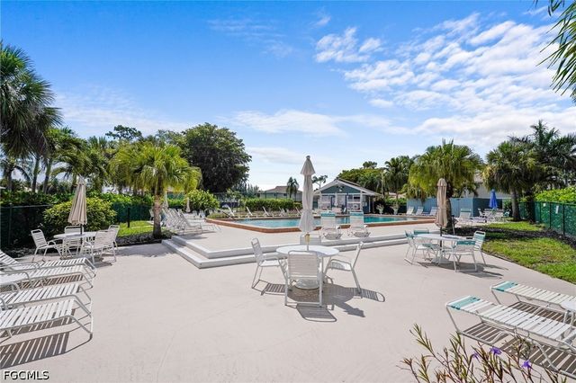 5848 Queen Elizabeth WAY 1, Fort Myers, FL 33907