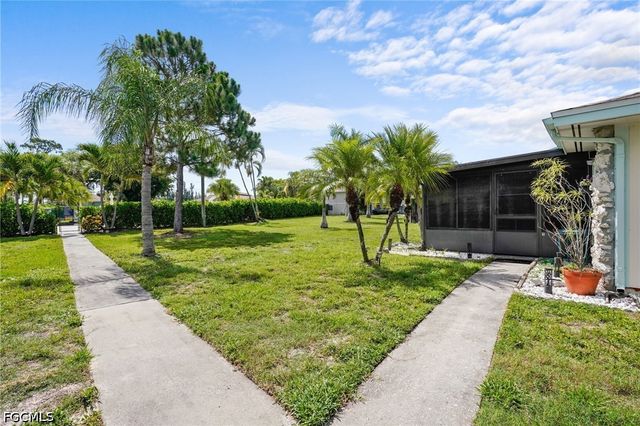 5848 Queen Elizabeth WAY 1, Fort Myers, FL 33907