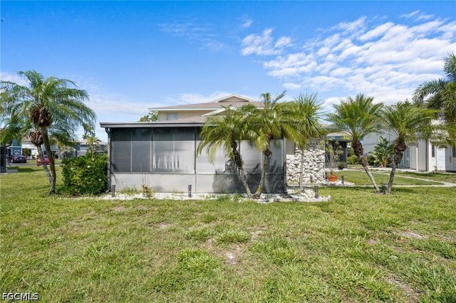 5848 Queen Elizabeth WAY 1, Fort Myers, FL 33907