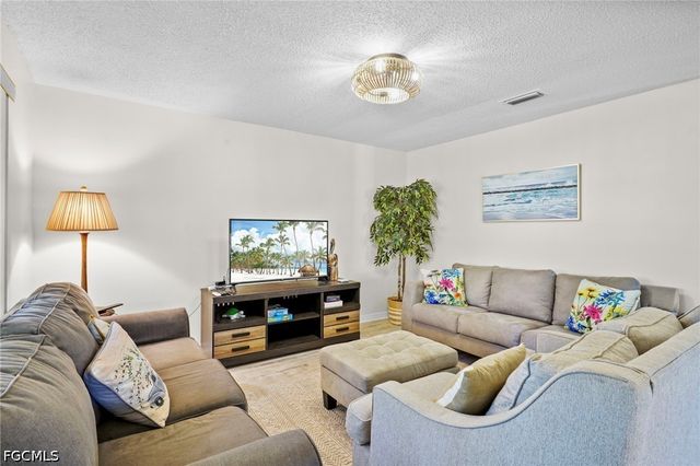 5848 Queen Elizabeth WAY 1, Fort Myers, FL 33907