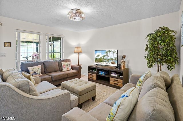 5848 Queen Elizabeth WAY 1, Fort Myers, FL 33907