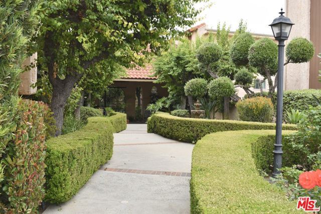 1711 Grismer Avenue 63, Burbank, CA 91504