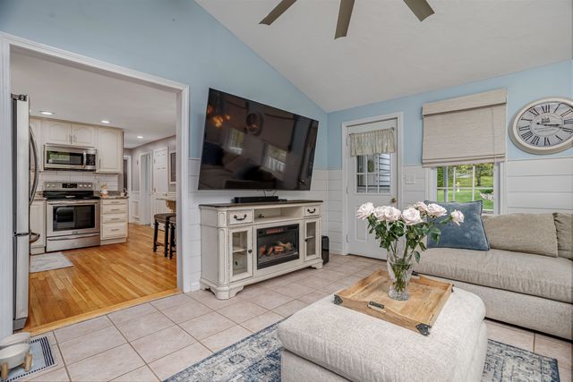 190 Wyndridge Circle, Pelham, NH 03076