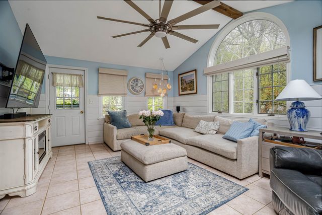 190 Wyndridge Circle, Pelham, NH 03076