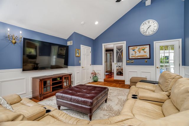 190 Wyndridge Circle, Pelham, NH 03076