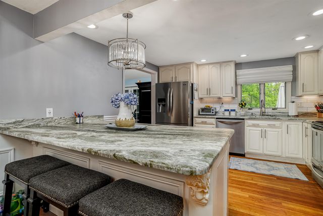 190 Wyndridge Circle, Pelham, NH 03076