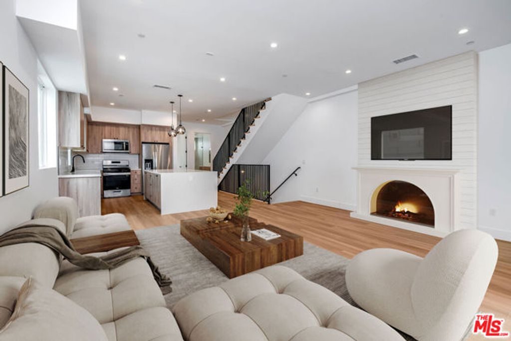 5321 Ben Avenue 1, Valley Village, CA 91607
