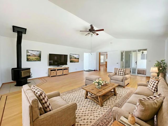 127 Eagle Vista Dr, Oroville, CA 95966