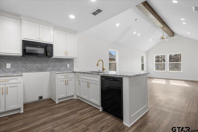 435 W. Harmony St., Tyler, TX 75702