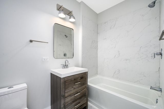 825 E 61st Street 208, Chicago, IL 60637