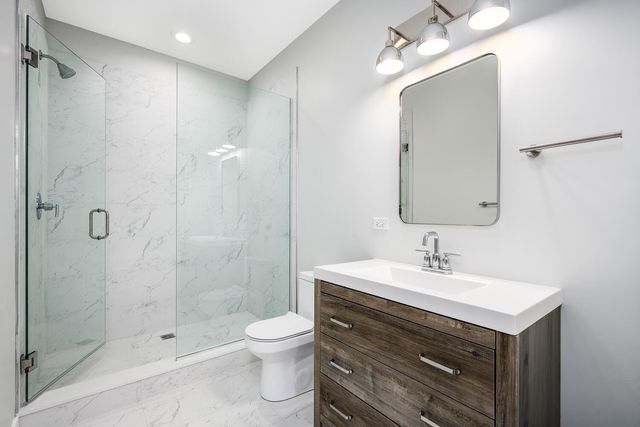 825 E 61st Street 208, Chicago, IL 60637