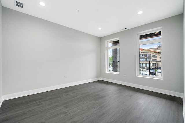 825 E 61st Street 208, Chicago, IL 60637