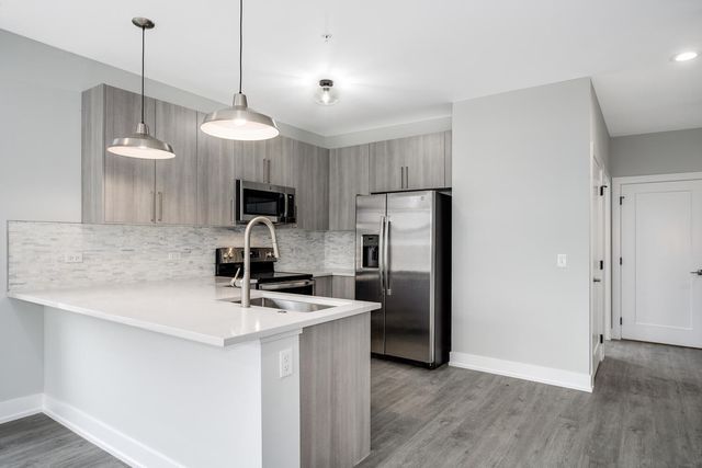 825 E 61st Street 208, Chicago, IL 60637