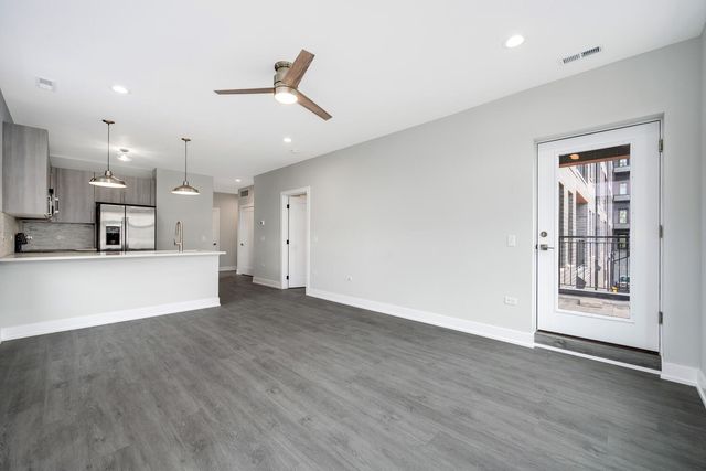 825 E 61st Street 208, Chicago, IL 60637