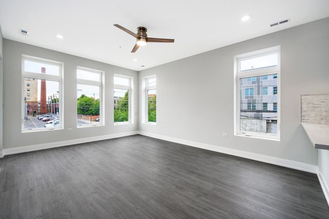 825 E 61st Street 208, Chicago, IL 60637