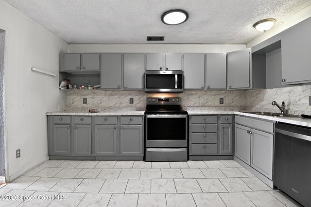 180 San Luis Street SW, Palm Bay, FL 32908