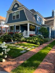 90 E Woodland Road, Lake Forest, IL 60045