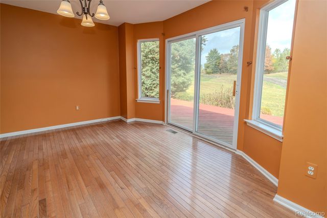 2403 Sandlewood Drive, White Lake Charter Township, MI 48383