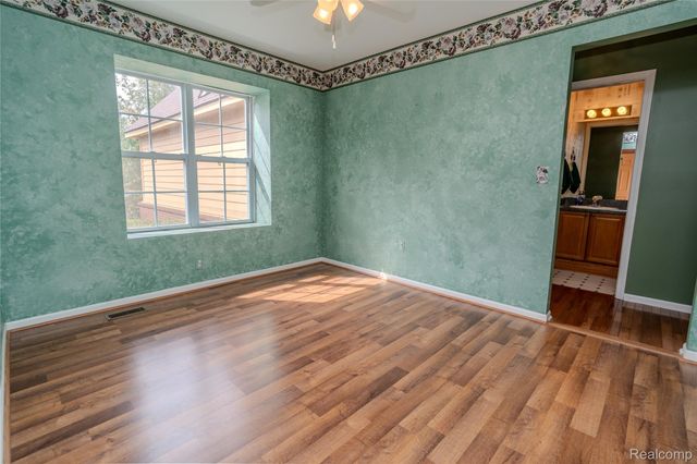 2403 Sandlewood Drive, White Lake Charter Township, MI 48383