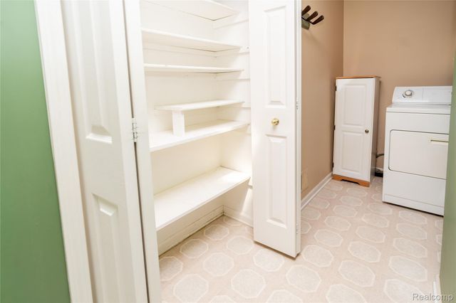 2403 Sandlewood Drive, White Lake Charter Township, MI 48383