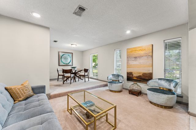 1110 Cheshire Ln, Houston, TX 77018