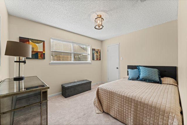 1110 Cheshire Ln, Houston, TX 77018