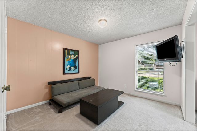 1110 Cheshire Ln, Houston, TX 77018