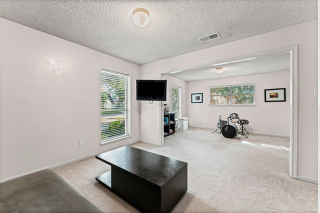 1110 Cheshire Ln, Houston, TX 77018