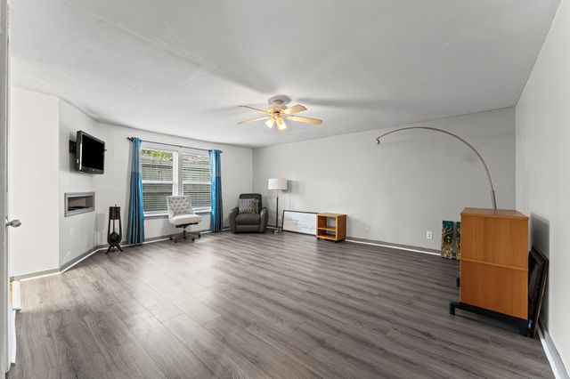 1110 Cheshire Ln, Houston, TX 77018