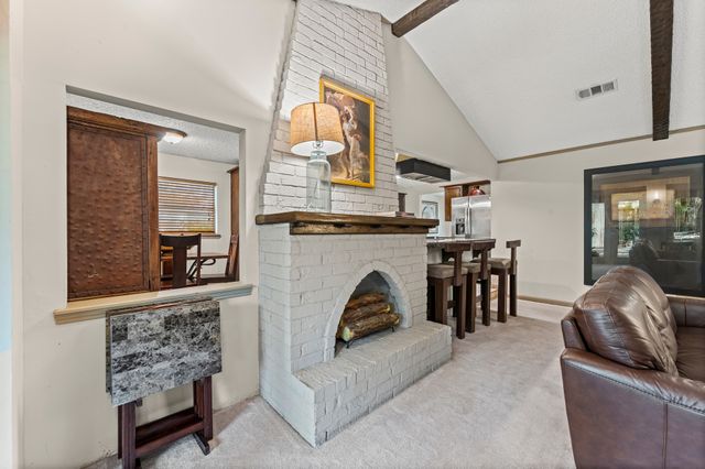 1110 Cheshire Ln, Houston, TX 77018