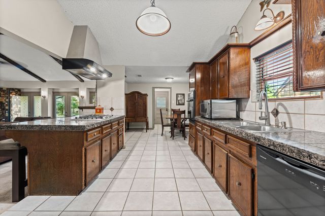 1110 Cheshire Ln, Houston, TX 77018