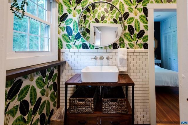 1112 MONTROSE AVE, Charlottesville, VA 22902