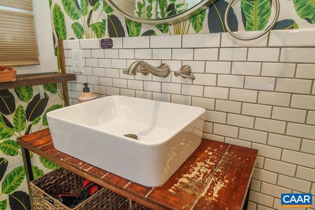 1112 MONTROSE AVE, Charlottesville, VA 22902