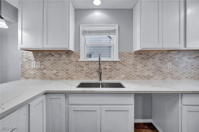 15013 Lotus Drive, Cleveland, OH 44128