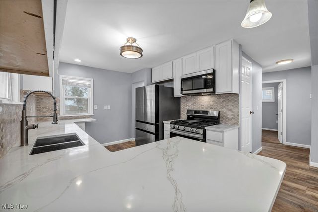 15013 Lotus Drive, Cleveland, OH 44128