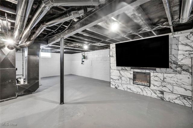 15013 Lotus Drive, Cleveland, OH 44128