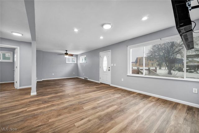 15013 Lotus Drive, Cleveland, OH 44128