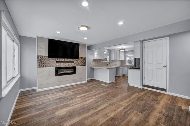 15013 Lotus Drive, Cleveland, OH 44128