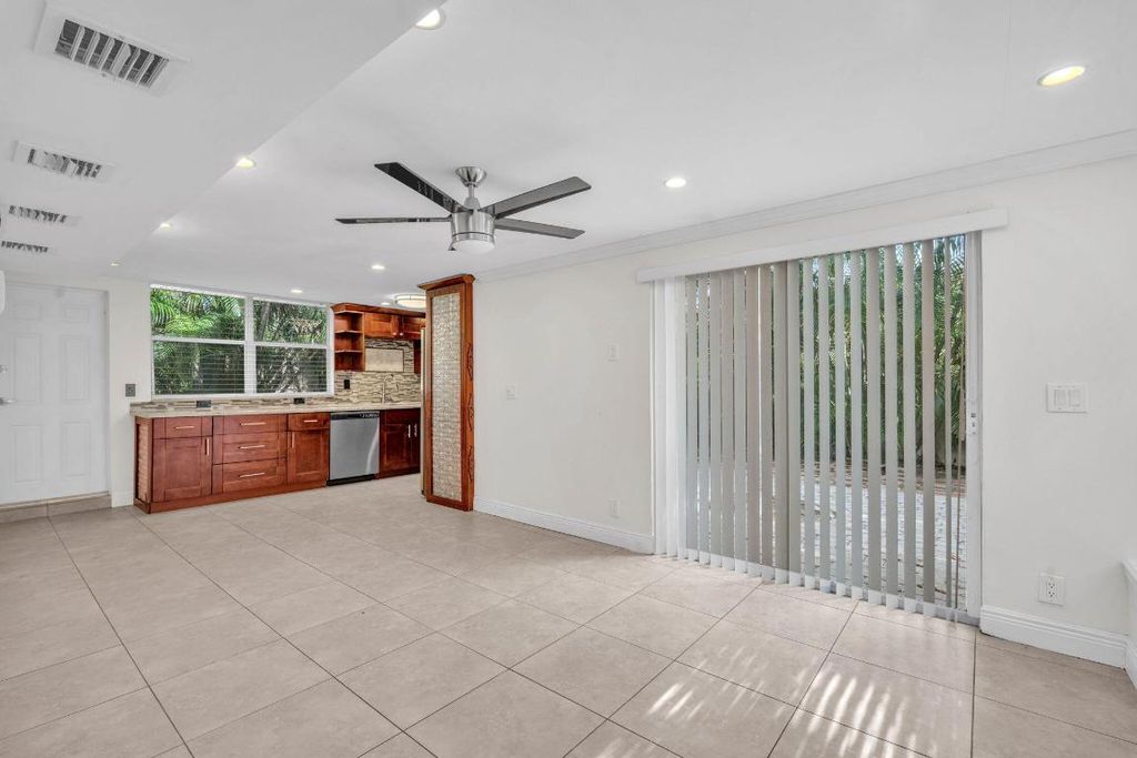 Image 18 of property listing at 144 NW 4th Avenue, Boca Raton, FL 33432