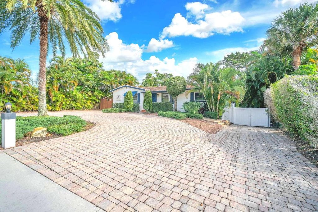 Image 2 of property listing at 144 NW 4th Avenue, Boca Raton, FL 33432