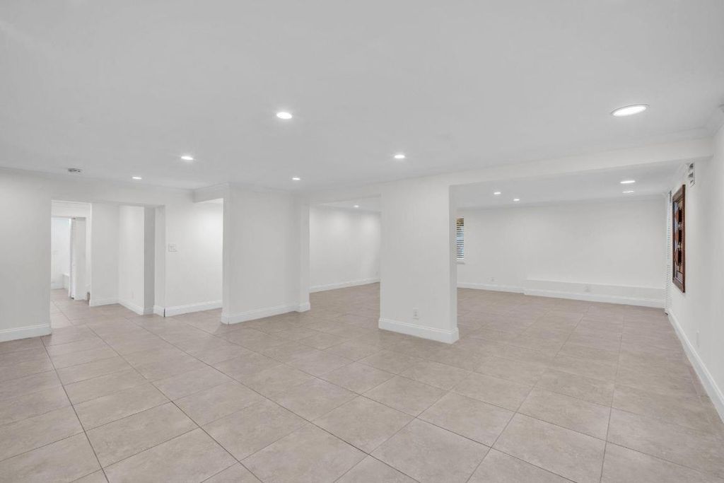 Image 24 of property listing at 144 NW 4th Avenue, Boca Raton, FL 33432